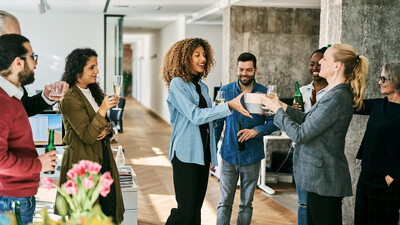 Ausstand feiern im Job: Checkliste & Tipps für deinen letzten Arbeitstag